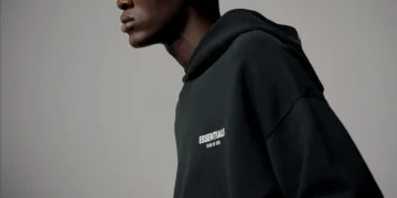 Pull Essentials: Why Essentials Clothing Has Become a Modern Fashion Staple