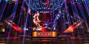 Immersive Entertainment vs Traditional Nightlife in Las Vegas