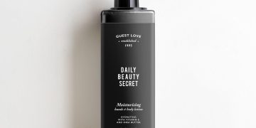 Moisturizing Mistakes That Keep Your Skin Dry All Day