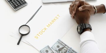 Index Funds vs. Actively Managed Funds: Which Is Right for You?