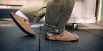 Suede on the Shoulder: The Texture That Makes Everyday Outfits Feel Finished