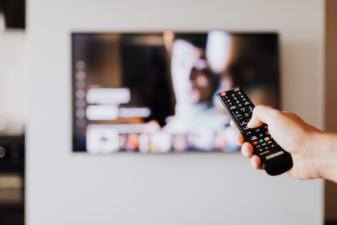 How Online Television Is Changing the Way People Watch Their Favorite Programs