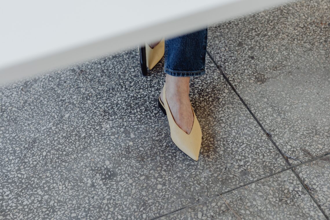 Pointed, Polished, and Surprisingly Easy: The Flats That Change a Simple Outfit